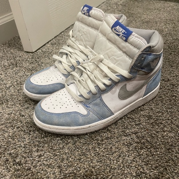 Hyper Royal Jordan 1 size 8 in mens - Picture 3 of 3